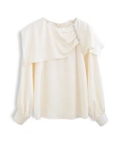 Camisa de satén nacarado con cuello de capa en color crema
