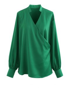 Camisa de manga larga de satén con cuello en V cruzado en verde