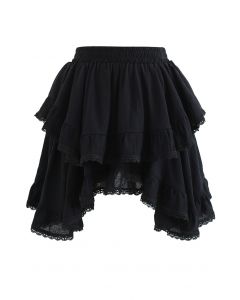 Minifalda pantalón asimétrica con borde de encaje en negro