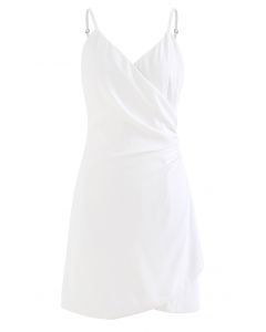 Vestido camisero asimétrico fruncido con busto cruzado en blanco