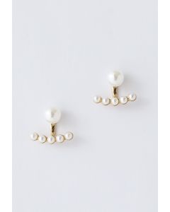 Aretes distintivos con adornos de perlas