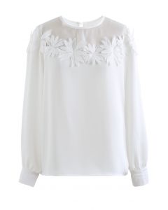 Camisa de satén empalmada de croché floral en blanco