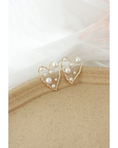 Aretes de corazón adornados con perlas