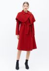 Abrigo largo de mezcla de lana con capa en los hombros en rojo