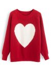 Suéter extragrande de punto de canalé con un corazón en rojo