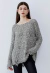 Suéter de punto rasgado con borde cortado sin rematar en gris