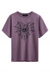 Camiseta con estampado de telaraña y corazón negro