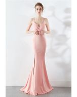 Vestido de tirantes con espalda abierta y cintura cruzada con pedrería en rosa