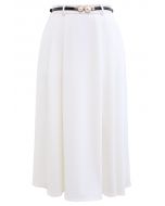 Falda midi acampanada con bolsillo lateral en blanco de Neat Design