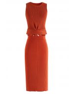 Conjunto de top de punto con cintura anudada y falda lápiz en naranja