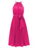 Vestido plisado con cuello halter y cintura anudada en rosa intenso