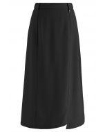Falda midi con dobladillo irregular y detalle de costuras en negro