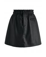 Minifalda de cuero sintético con cintura elástica en negro