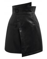 Minifalda asimétrica con solapa y botones de piel sintética en negro