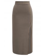 Falda midi de punto con abertura lateral y abertura en color topo