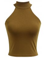 Top corto liso con cuello halter en color camel