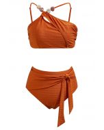 Conjunto de bikini con lazo y tirantes asimétricos con cuentas de resina en color caramelo