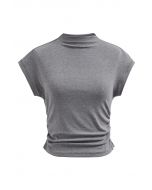 Blusa con mangas cortas y cintura fruncida brillante en gris