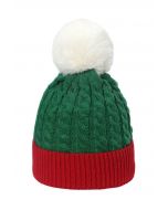 Gorro de punto trenzado con pompones peludos en color verde