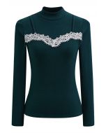 Blusa de cuello alto con ribete de crochet Tender Touch en verde oscuro