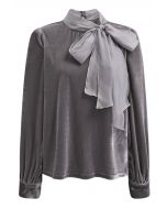 Blusa de organza con lazo y terciopelo en gris