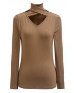 Blusa de manga larga con escote entrecruzado en color camel